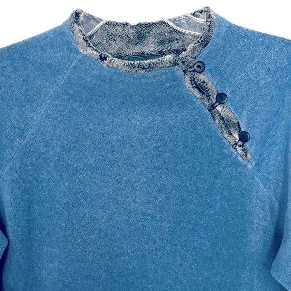 Wooly Bully Wear Size Large Blue Fleece Gray Fur Trim Diagonal Button Pullover - Picture 3 of 8